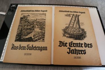 zwei Liederblätter der Hitler-Jugend